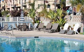 Edgewater Beach Inn & Suites